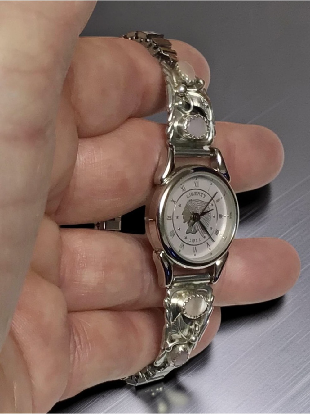 Sterling Silver Mother-of-Pearl Native-American Tips Indian Head Watch. - Picture 5 of 13
